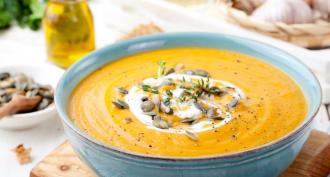 उज्ज्वल और कोमल मलाईदार कद्दू का सूप: व्यंजन विधि और खाना पकाने की तरकीबें